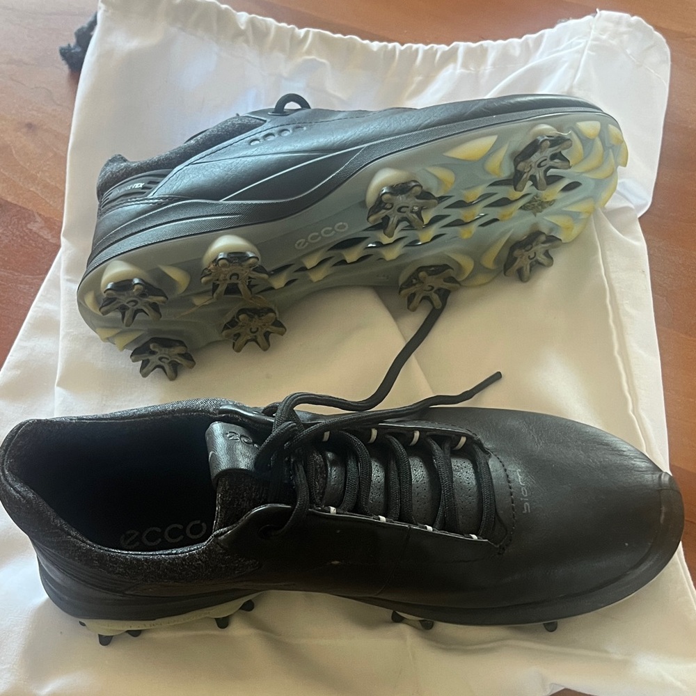 ECCO women's Black Golf Shoes